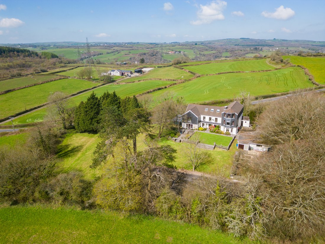 Substantial 7 Bedroom Detached Family Home For In Hendy, Wales, United