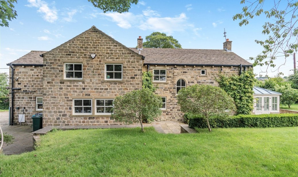 5 Bedroom Detached House For Sale In In Oxspring, England, United