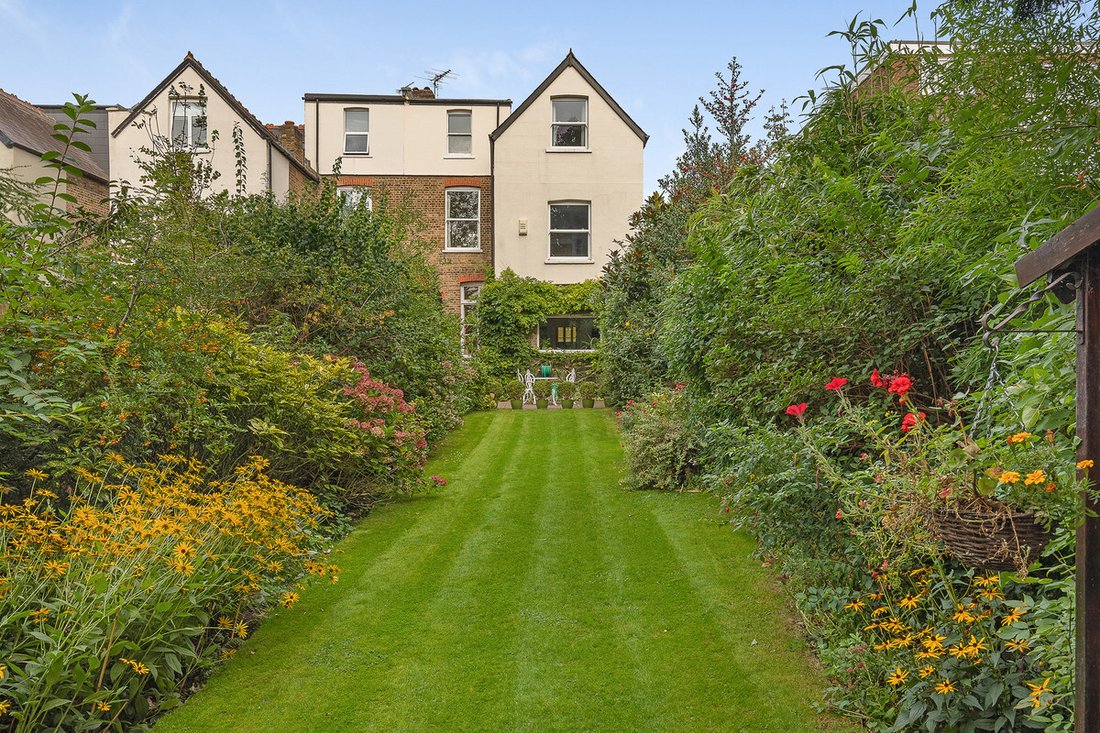 6 Bedroom Semi Detached House For Sale In In London, England, United