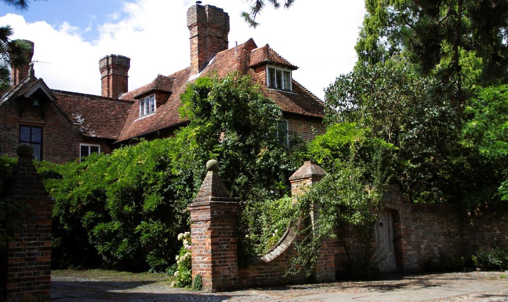 5 Bedroom Link Detached House For Sale In In Hailsham, England, United