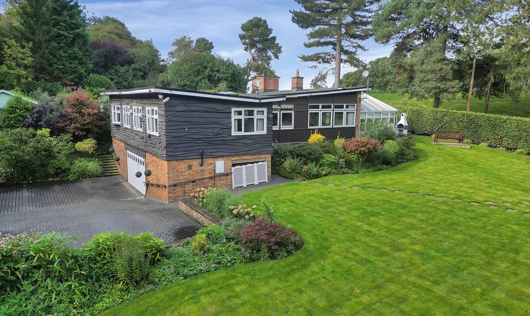 3 Bedroom Detached Bungalow For Sale In In Bramcote, England, United