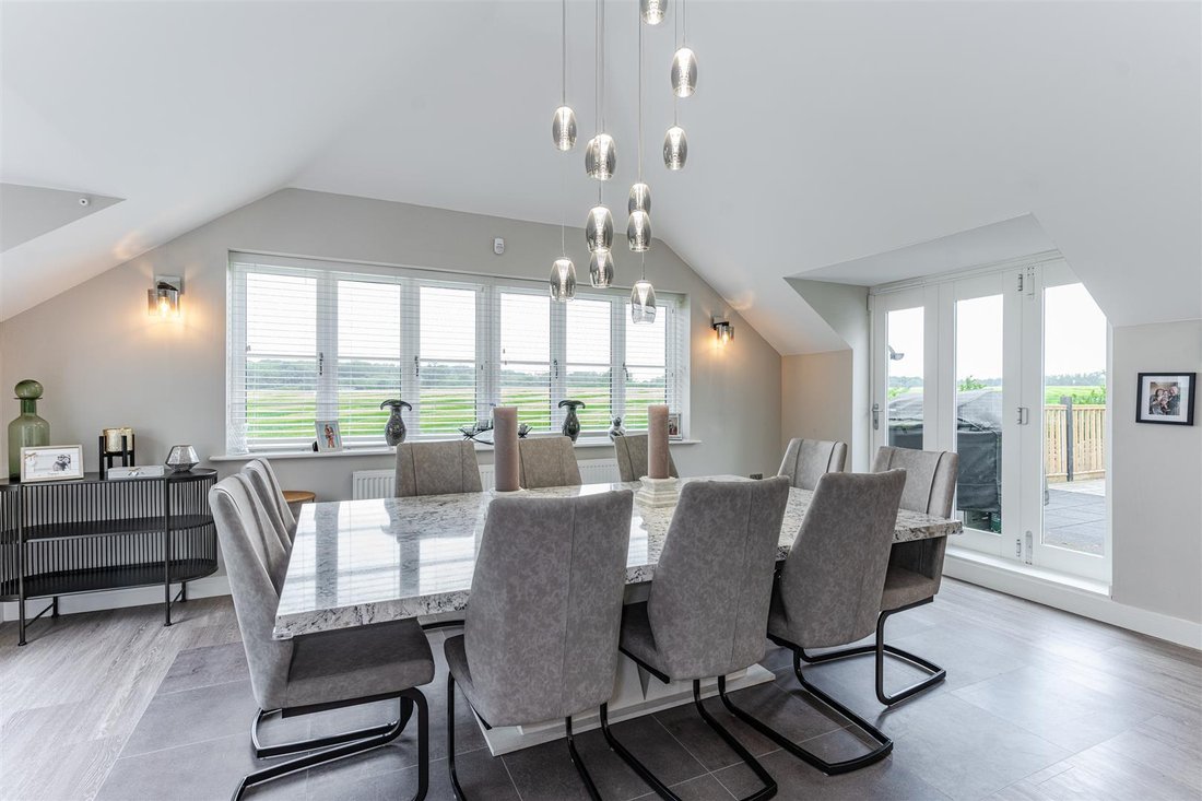 4 Bedroom Detached House For Sale In Woburn In Woburn, England, United