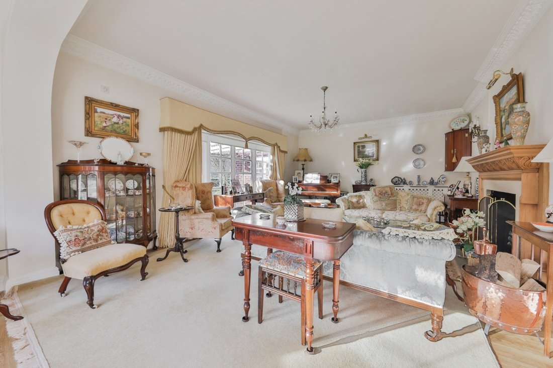 5 Bedroom Detached House For Sale In In Cherry Burton, England, United