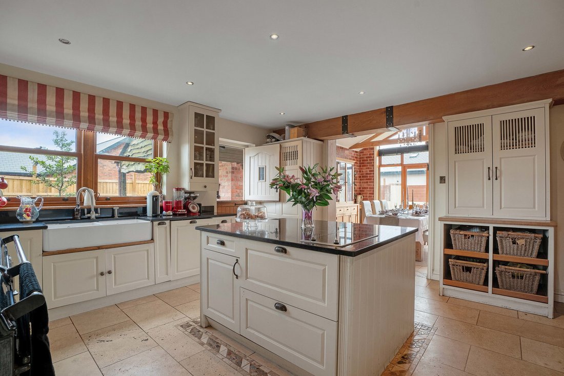 5 Bedroom Detached House For Sale In In Severn Stoke, England, United
