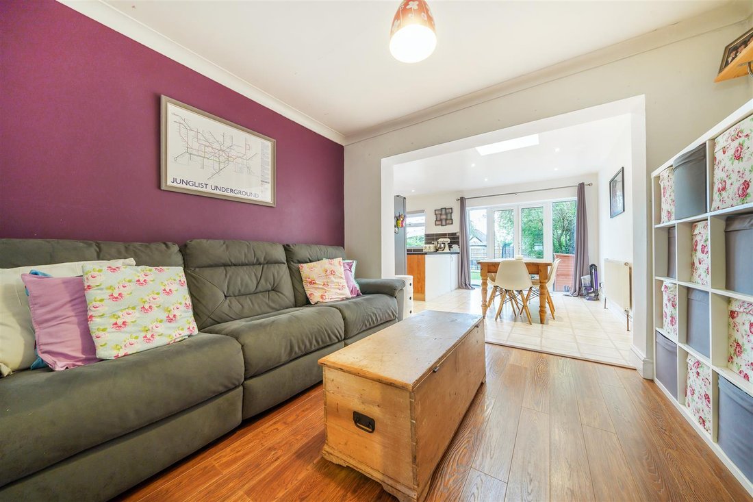 4 Bedroom Semi Detached House For Sale In In Brookmans Park, United