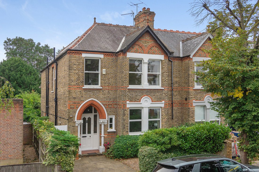 6 Bedroom Semi Detached House For Sale In In London, England, United