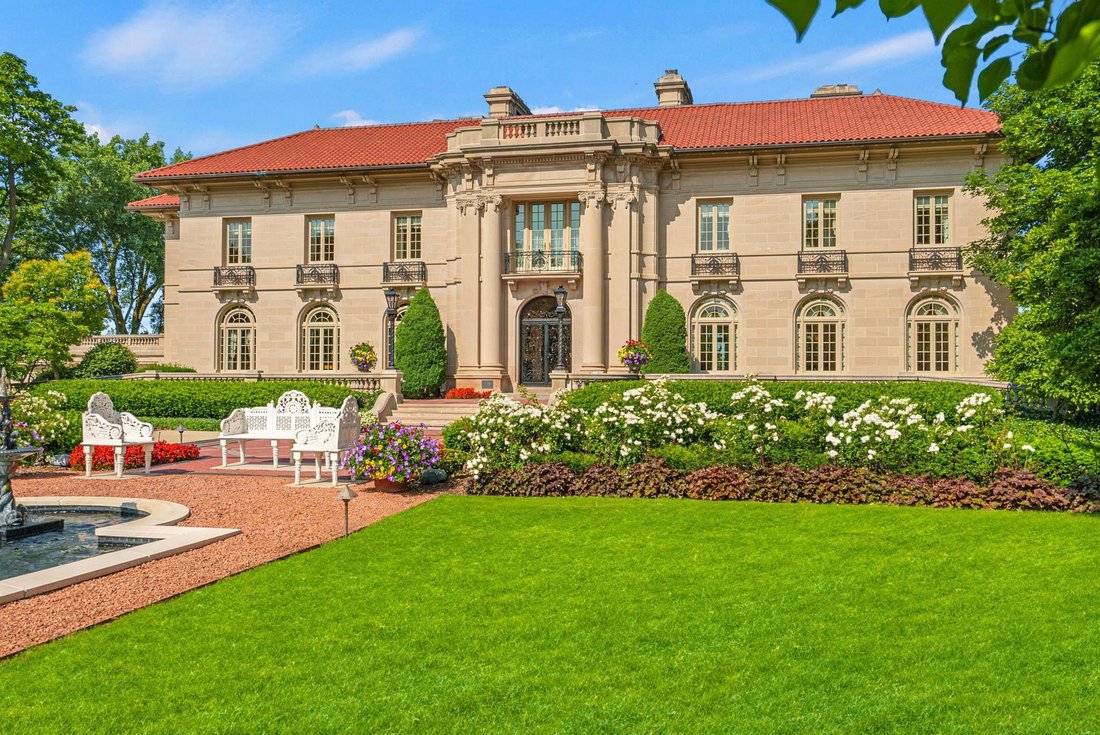 Iconic Lakefront Estate In Fox Point, Wisconsin, United States For Sale
