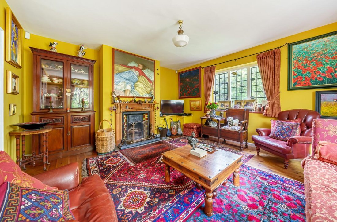 5 Bedroom Link Detached House For Sale In In Hailsham, England, United