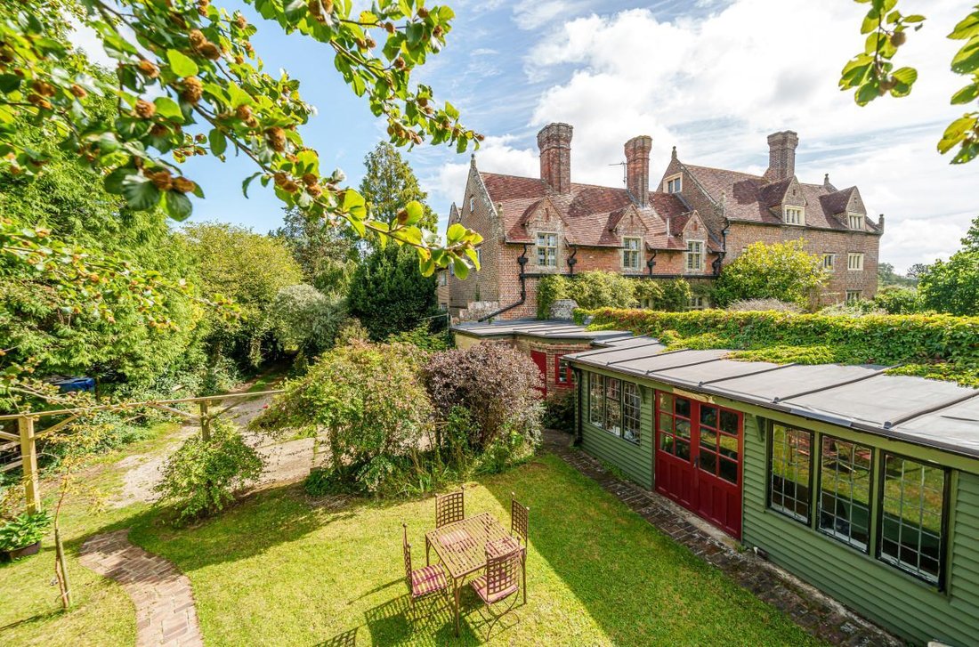 5 Bedroom Link Detached House For Sale In In Hailsham, England, United