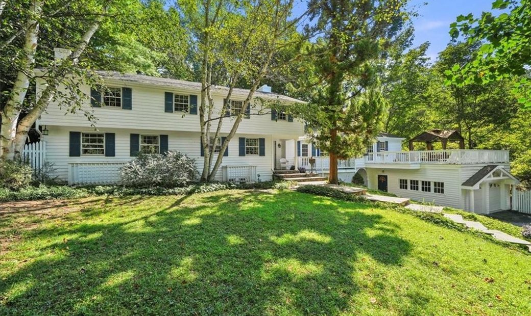 Character Filled Expanded Colonial In Dobbs Ferry, New York, United