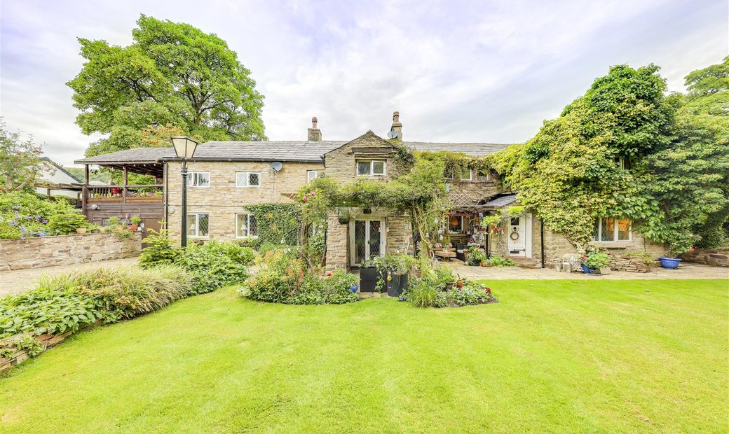 4 Bedroom Detached House For Sale In In Rossendale, England, United