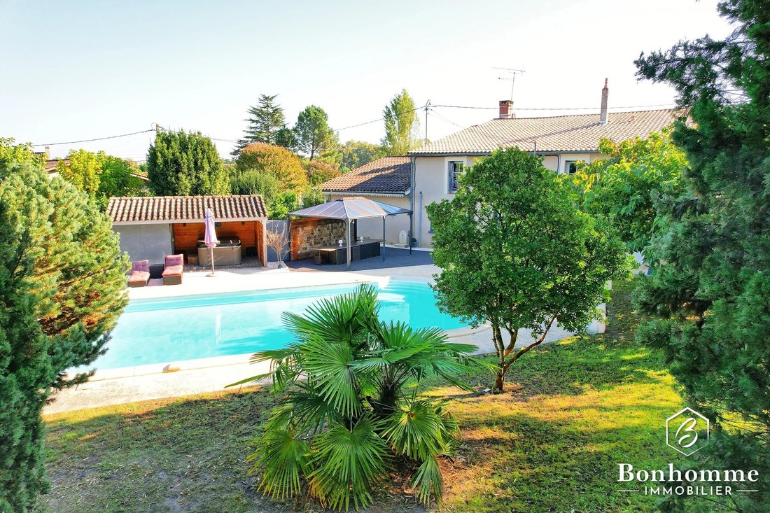 Langon House In Langon, Nouvelle Aquitaine, France For Sale (13370365)