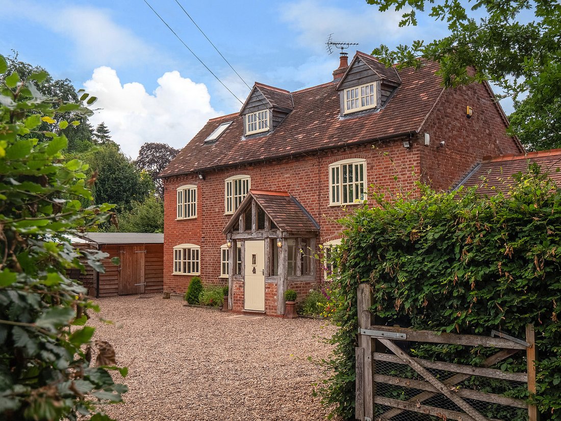 4 Bedroom Detached House For Sale In In Balsall Common, England, United