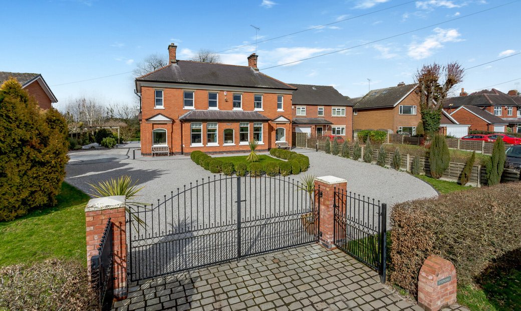 5 Bedroom Detached House For Sale In Rolleston On Dove, England, United