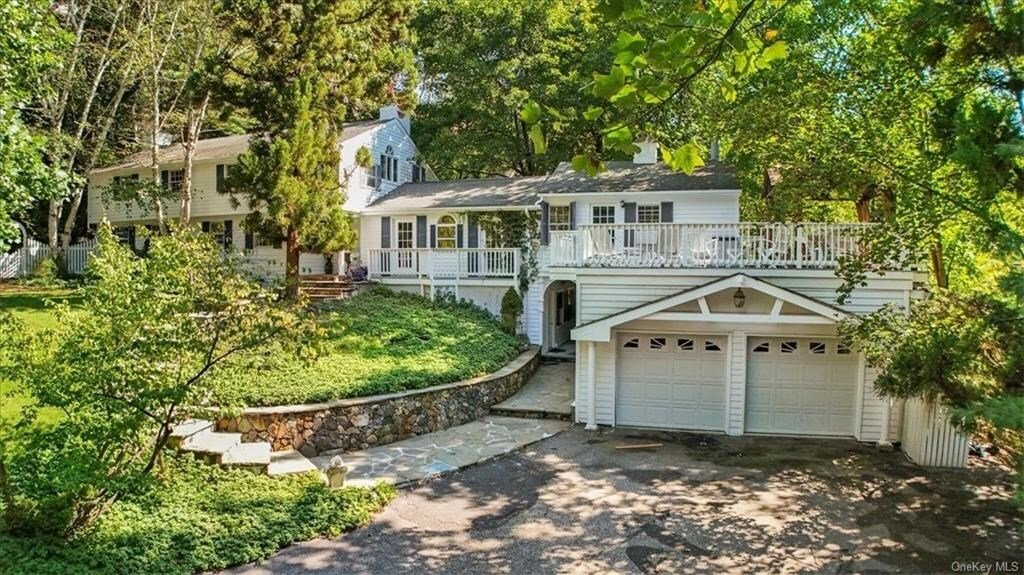 Character Filled Expanded Colonial In Dobbs Ferry, New York, United