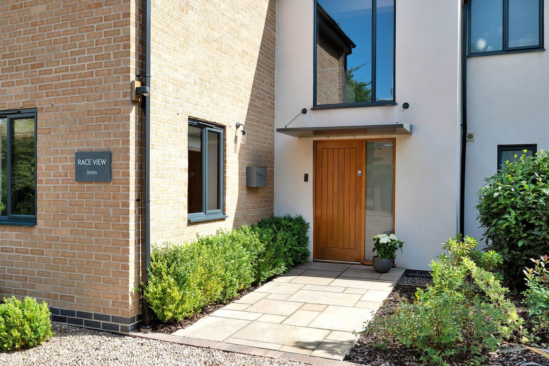 5 Bedroom Detached House For Sale In Upton In Upton, England, United