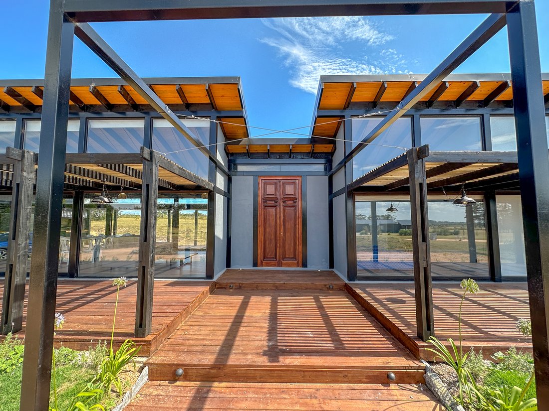 Villa in Los Morteros, Maldonado Department, Uruguay 2 - 13369742