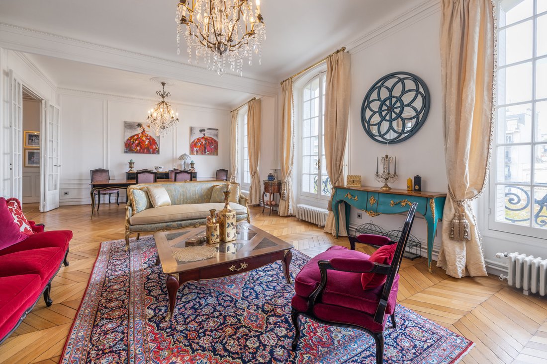 Perfectly Renovated Three Bed, Three Bath In Paris, île De France, France For Sale (13374004)