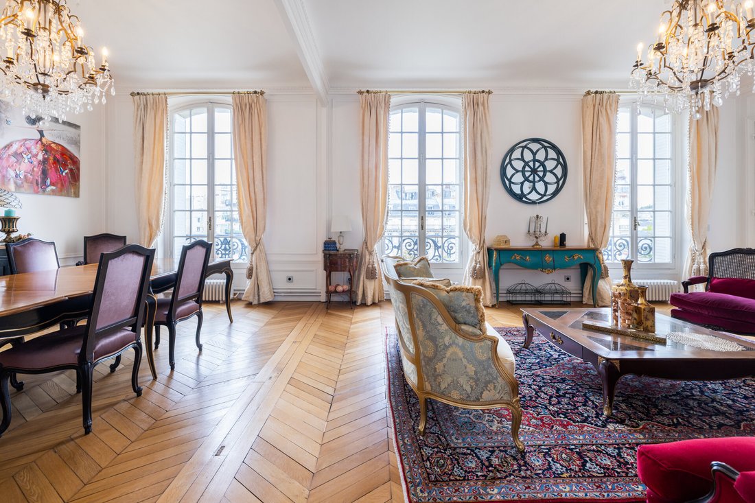 Perfectly Renovated Three Bed, Three Bath In Paris, île De France