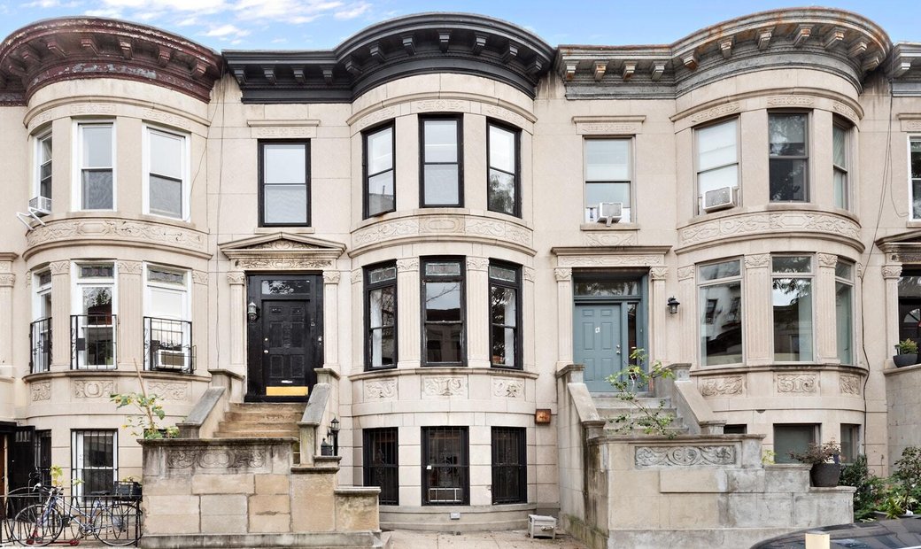 Limestone Townhome On A Private Street In New York, New York, United