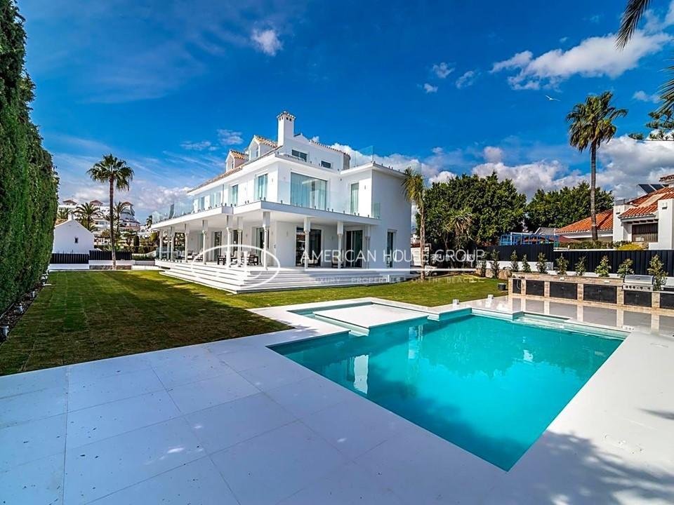 Villa in Puerto Banus, Marbella, Spain 1 - 13368258
