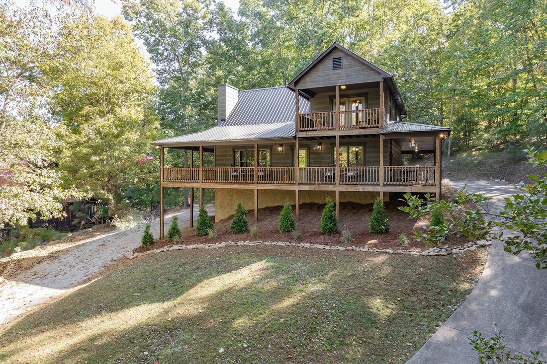 Recently Renovated Modern Rustic Cabin In In Ellijay, Georgia, United States For Sale (13374454)