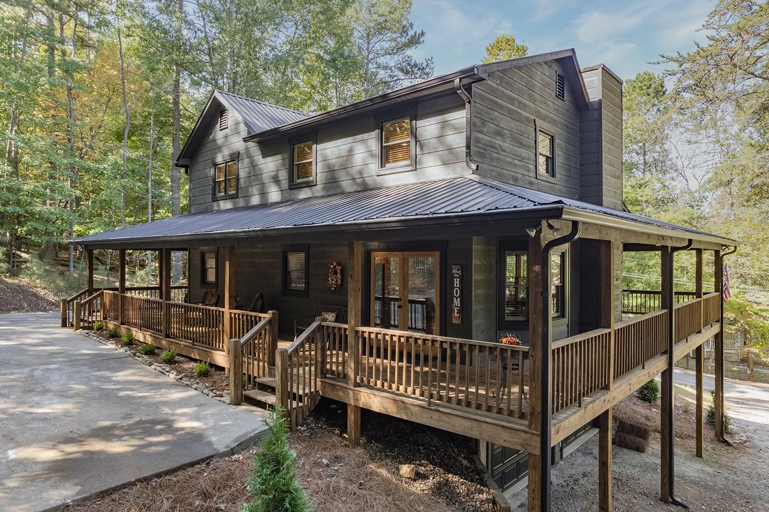 Recently Renovated Modern Rustic Cabin In In Ellijay, Georgia, United 