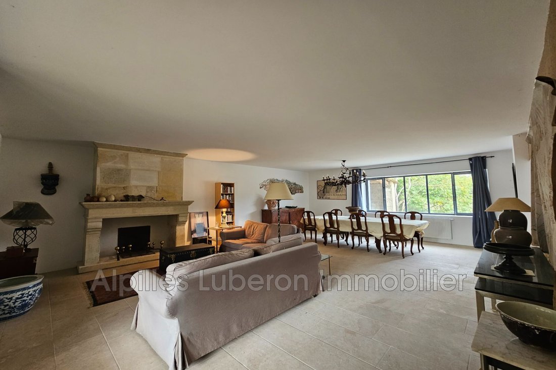 Villa in Mollégès, Provence-Alpes-Côte d'Azur, France 2 - 13375093