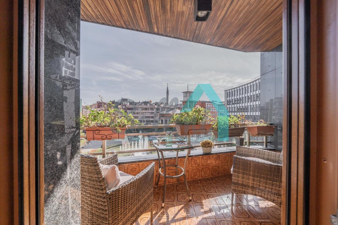 Oviedo Flat In Oviedo, Asturias, Spain For Sale (13374825)