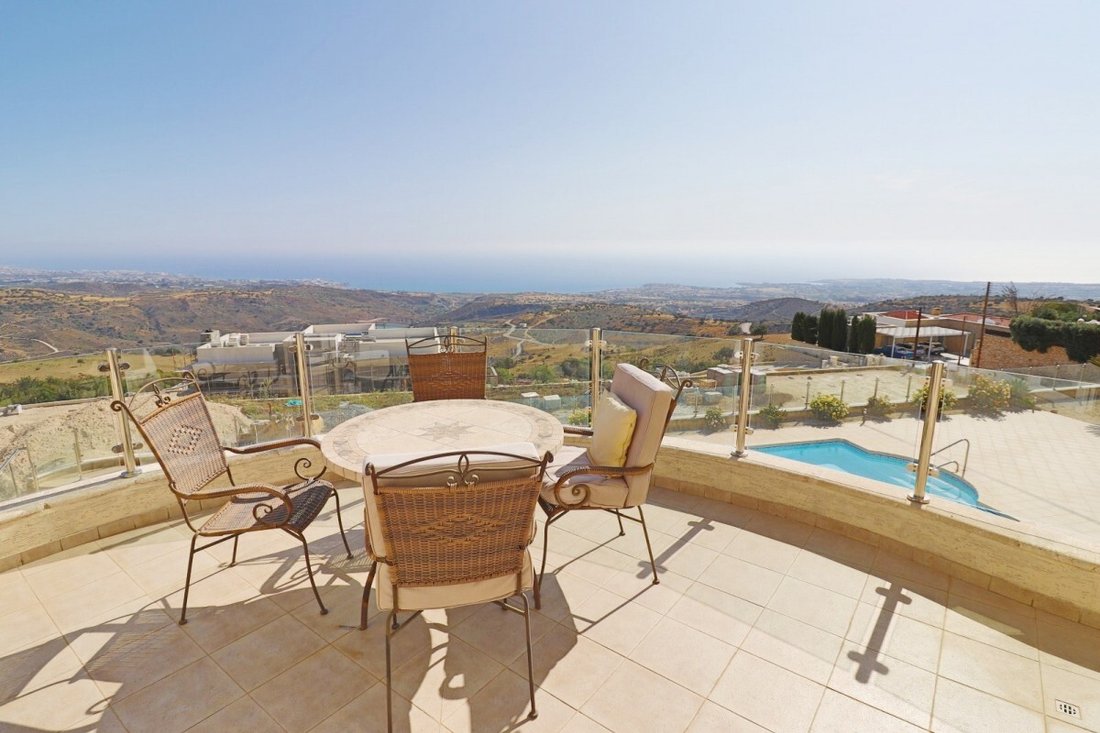 Villa in Akoursos, Paphos, Cyprus 2 - 13379320