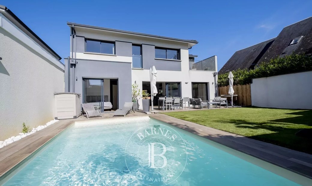 House Mérignac Next To Caudéran Area In Mérignac, Nouvelle Aquitaine