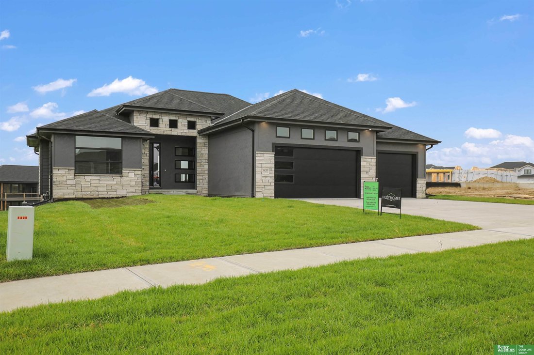 6 Bedrooms Single Family Detached In Omaha, Nebraska, United States For