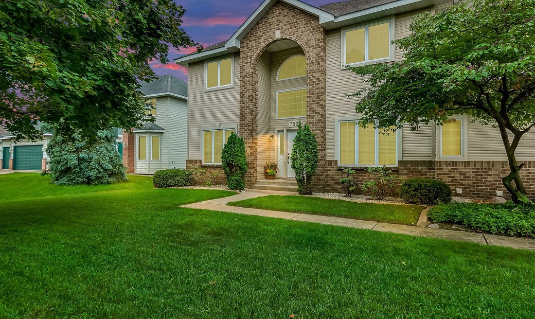 Stunning Corner Lot On Cobblestone Road! In Woodbury, Minnesota, United