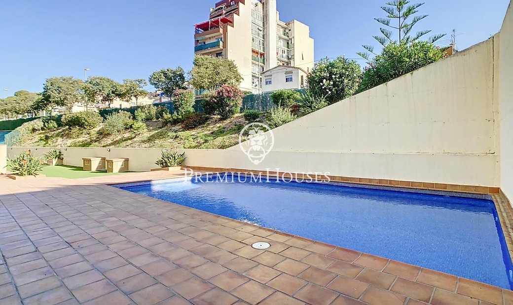 Spectacular Ground Floor Apartment With Terrace In Badalona, Catalonia