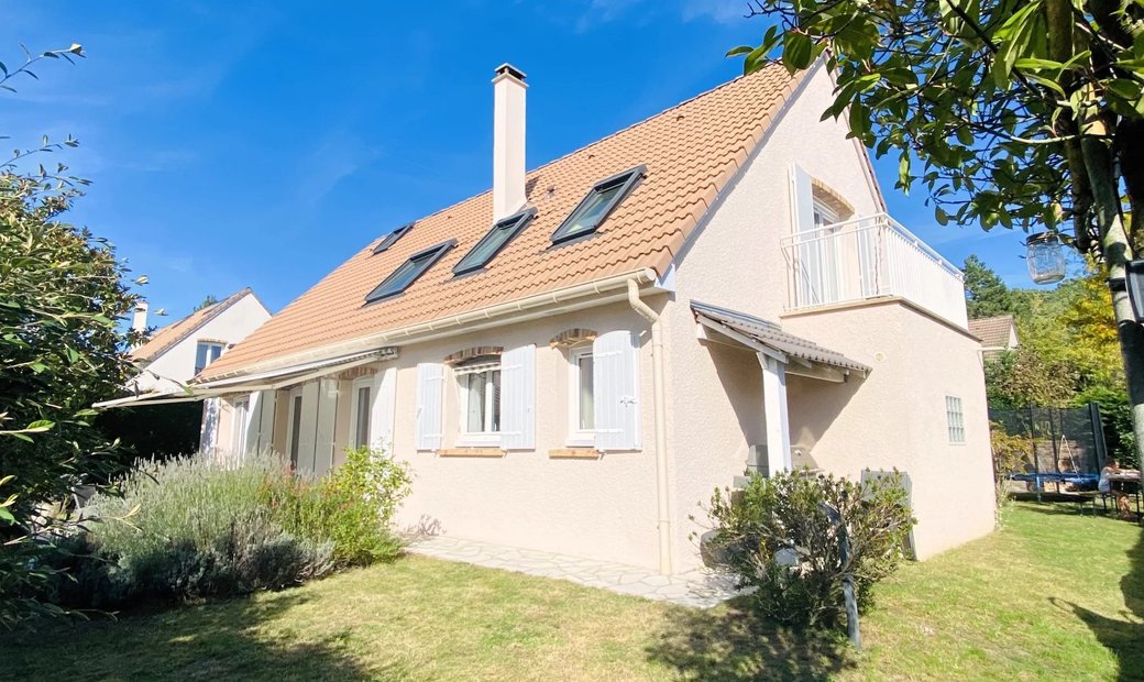 Saint Nom La Bretèche House In Noisy Le Roi, île De France, France For