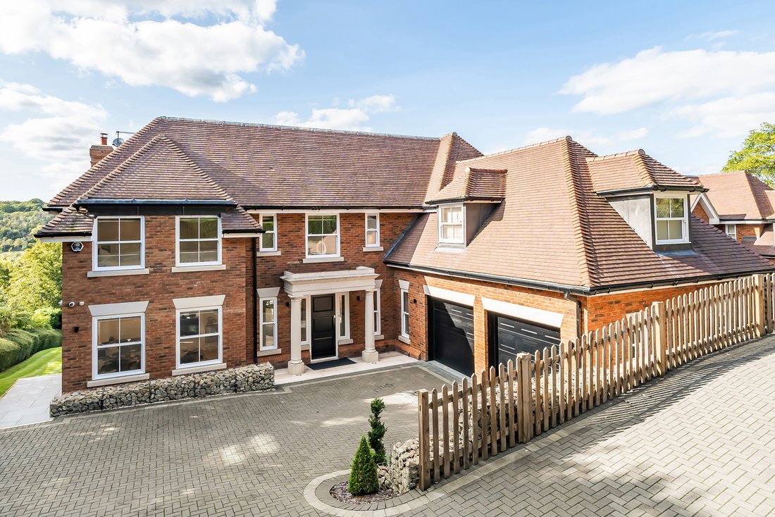 House in Coulsdon, London Borough of Croydon, England 1 - 13379657