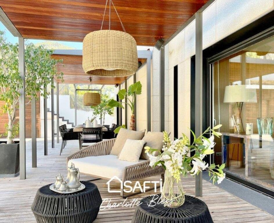 House Villa For Sell In Sitges In Barcelona, Catalonia, Spain For Sale