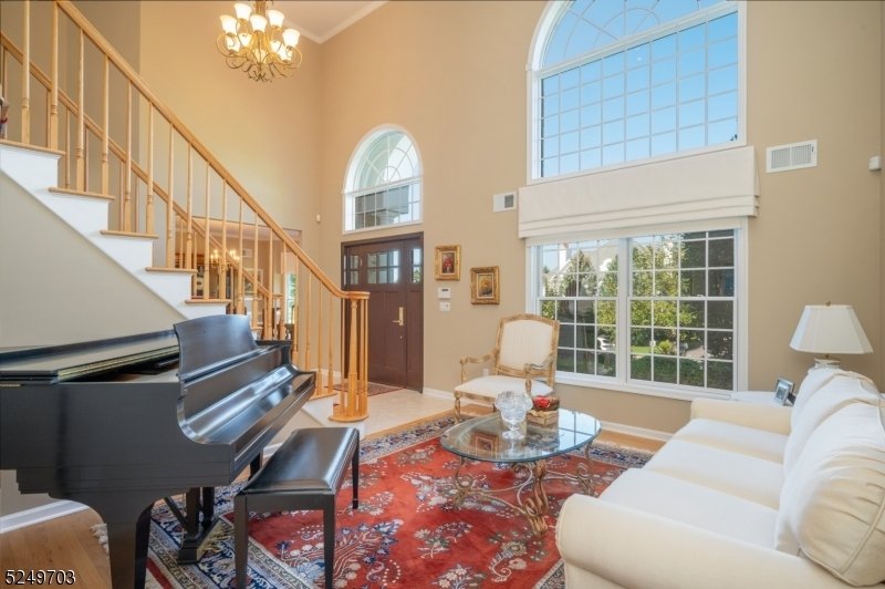 4 Bedrooms Single Family Detached In Livingston, New Jersey, United