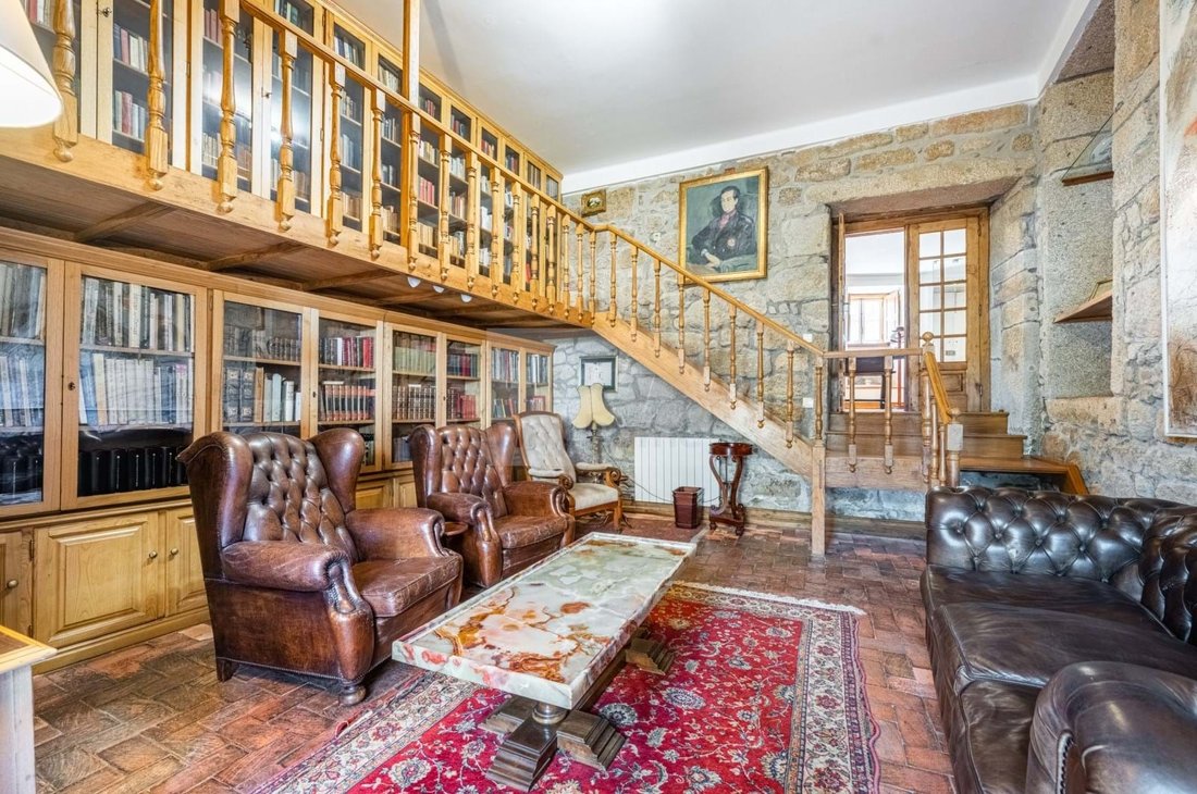 Well House Palace From The Xv In Valença, Viana Do Castelo District