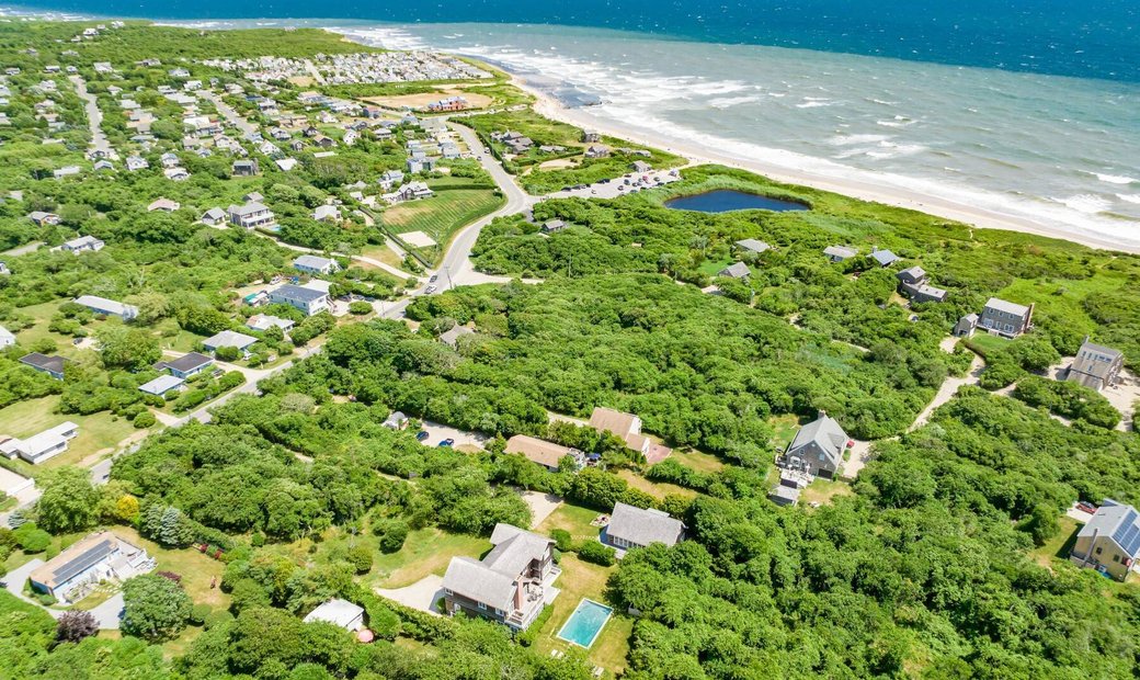 Ditch Plains Coastal Retreat In Montauk, New York, United States For