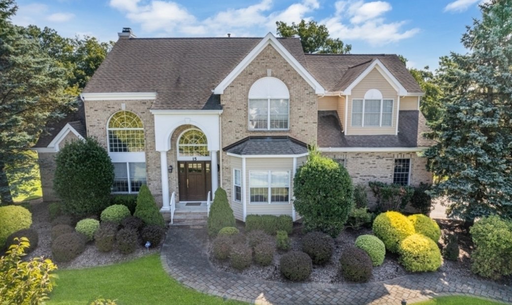 4 Bedrooms Single Family Detached In Livingston, New Jersey, United