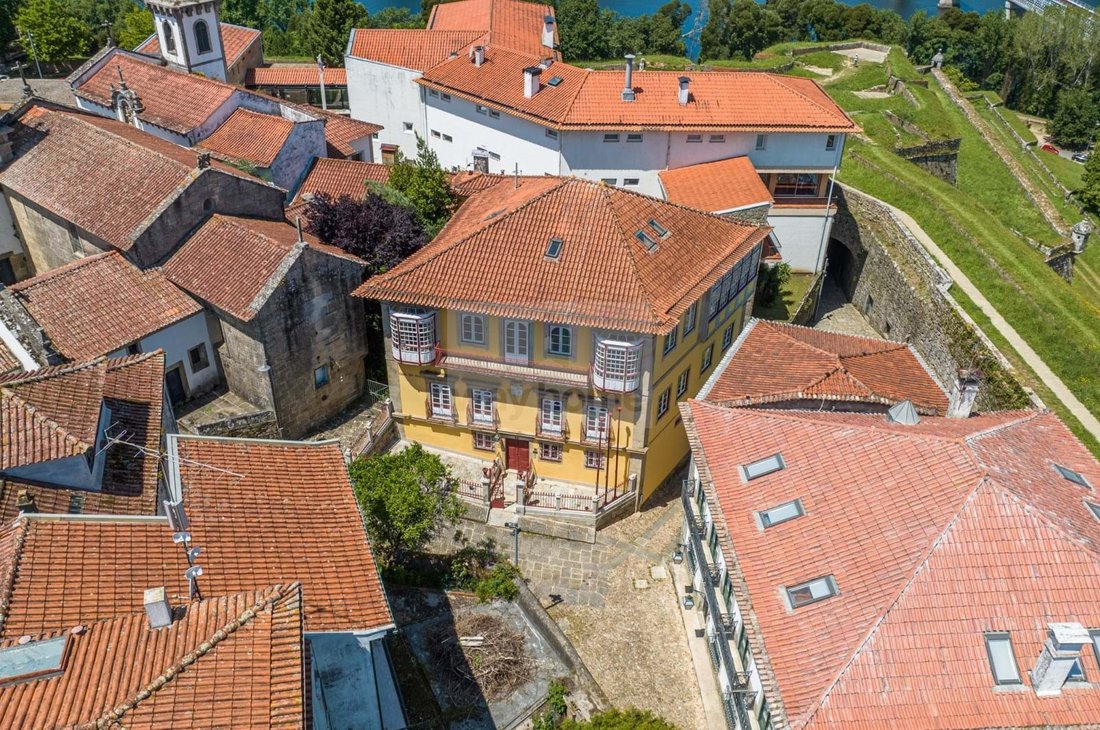 Well House Palace From The Xv In Valença, Viana Do Castelo District