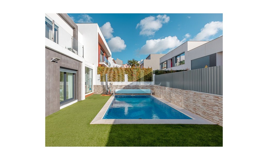 3+2 Bedroom Villa , In Carcavelos, Cascais In Carcavelos, Lisbon