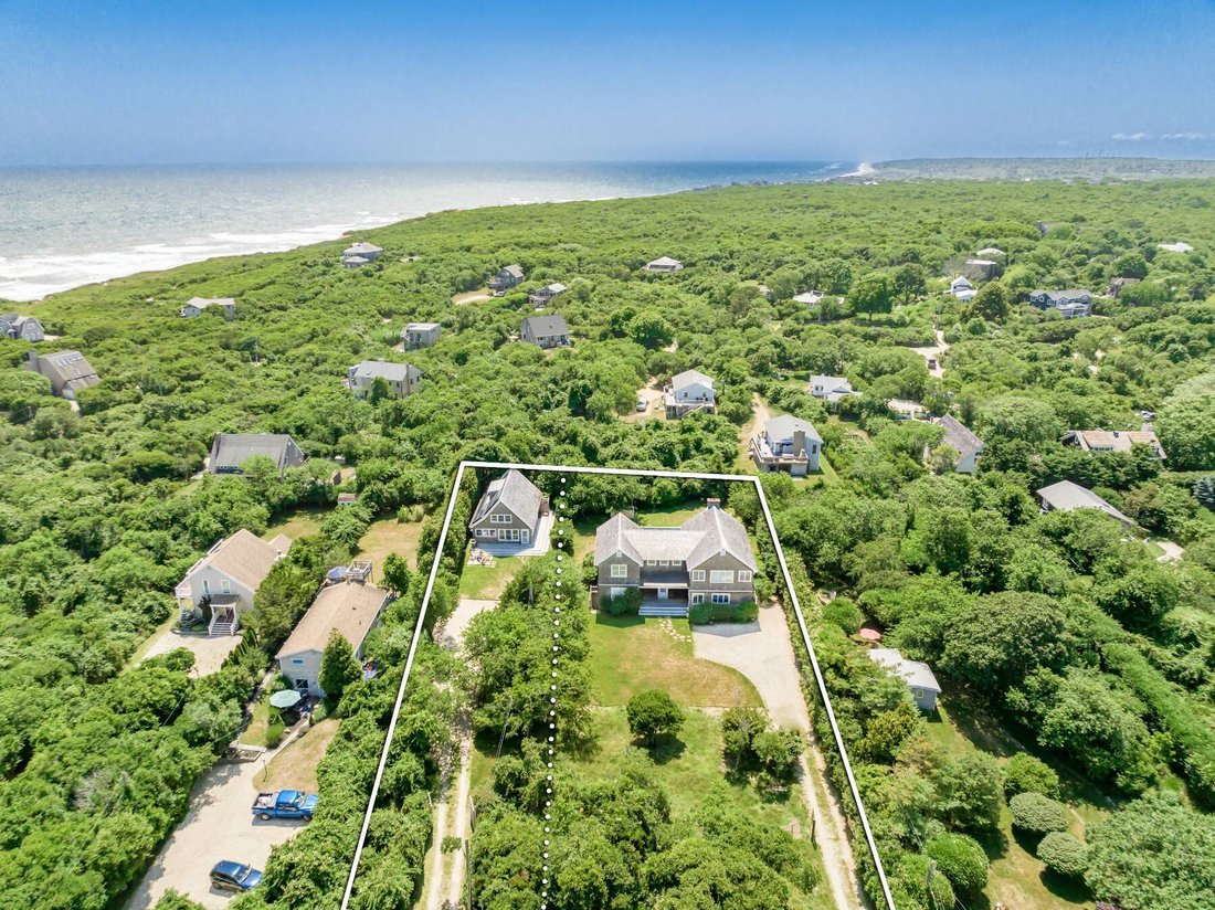 Ditch Plains Coastal Retreat In Montauk, New York, United States For