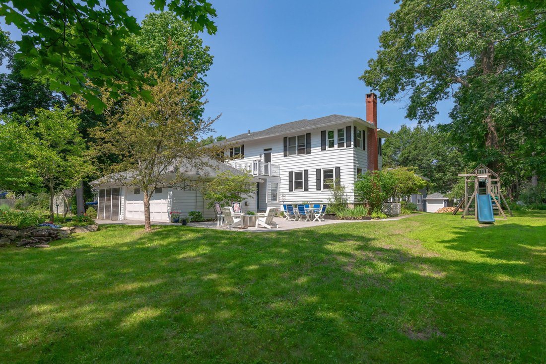 44 Cottage Farms Road In Cape Elizabeth, Maine, United States For Sale