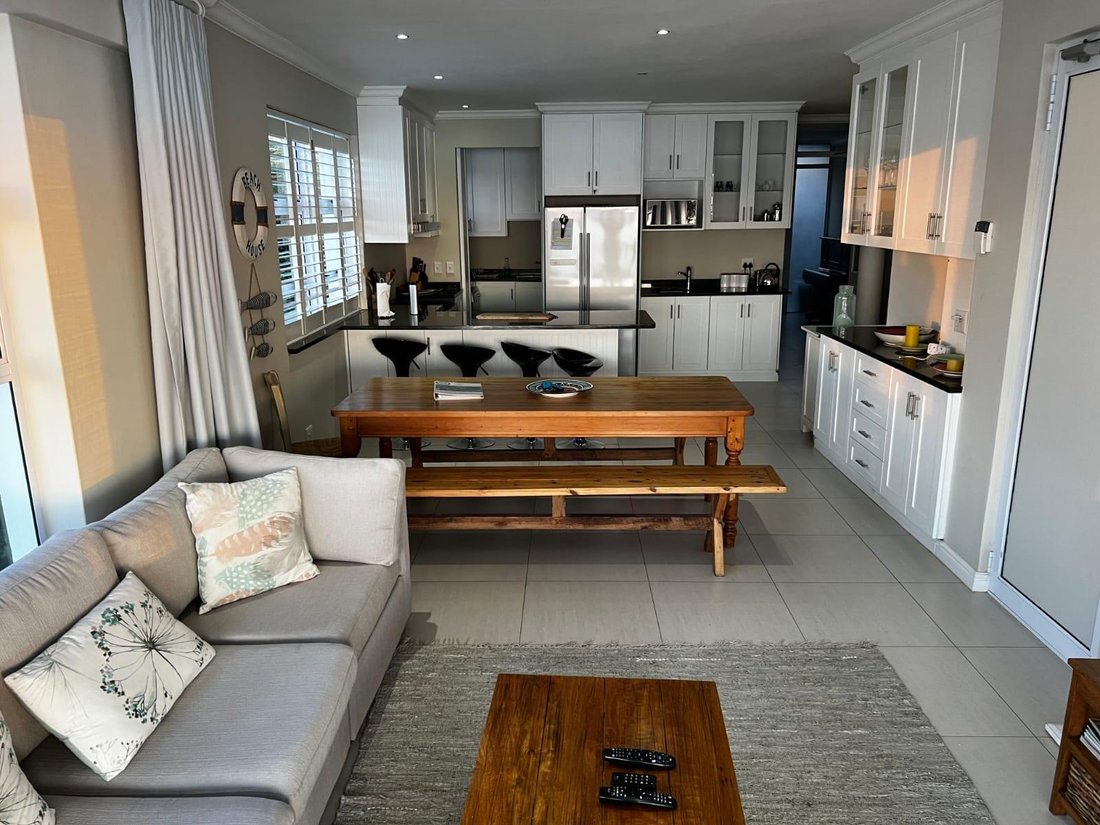 Apartment in Gordon's Bay, Cape Town, Western Cape 4 - 13385874