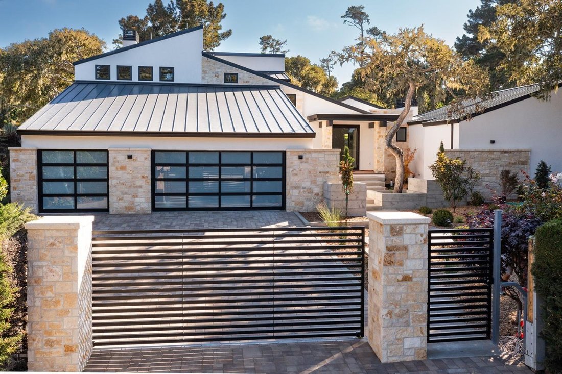 5 Bedrooms Single Family In Del Monte Forest, California, United States