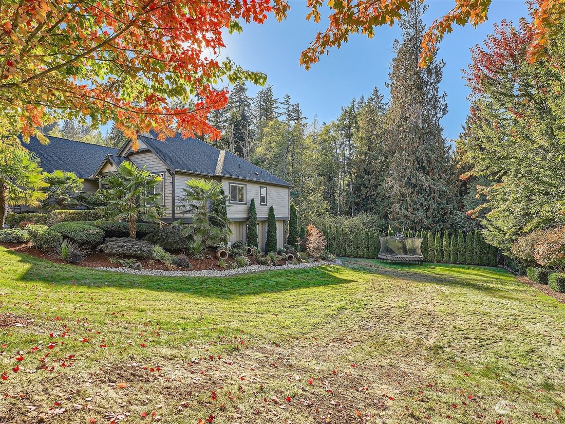 Magnificent Multi Generational Home In Lake Tapps, Washington, United