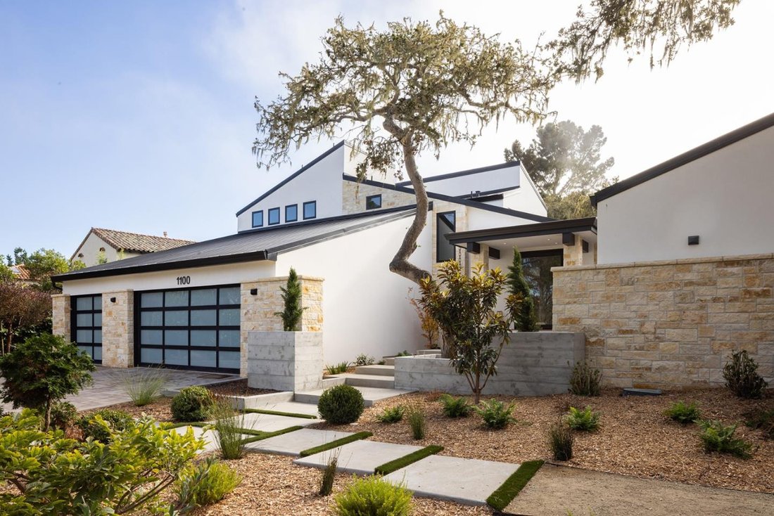 5 Bedrooms Single Family In Del Monte Forest, California, United States