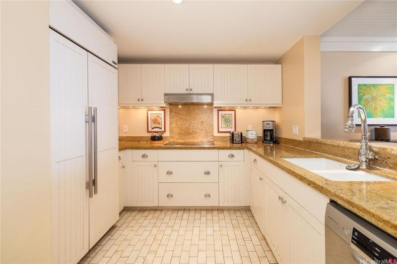 Luxurious Oceanfront Villa On The Second Floor In Kahuku, Hawaii